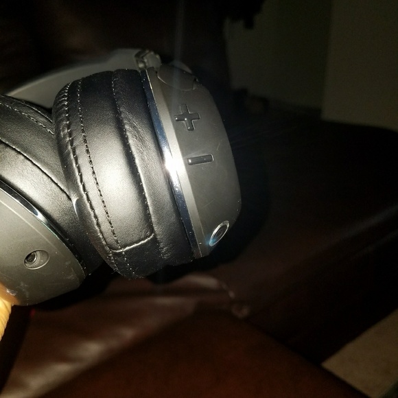 Skull Candy Headphones - Picture 3 of 3